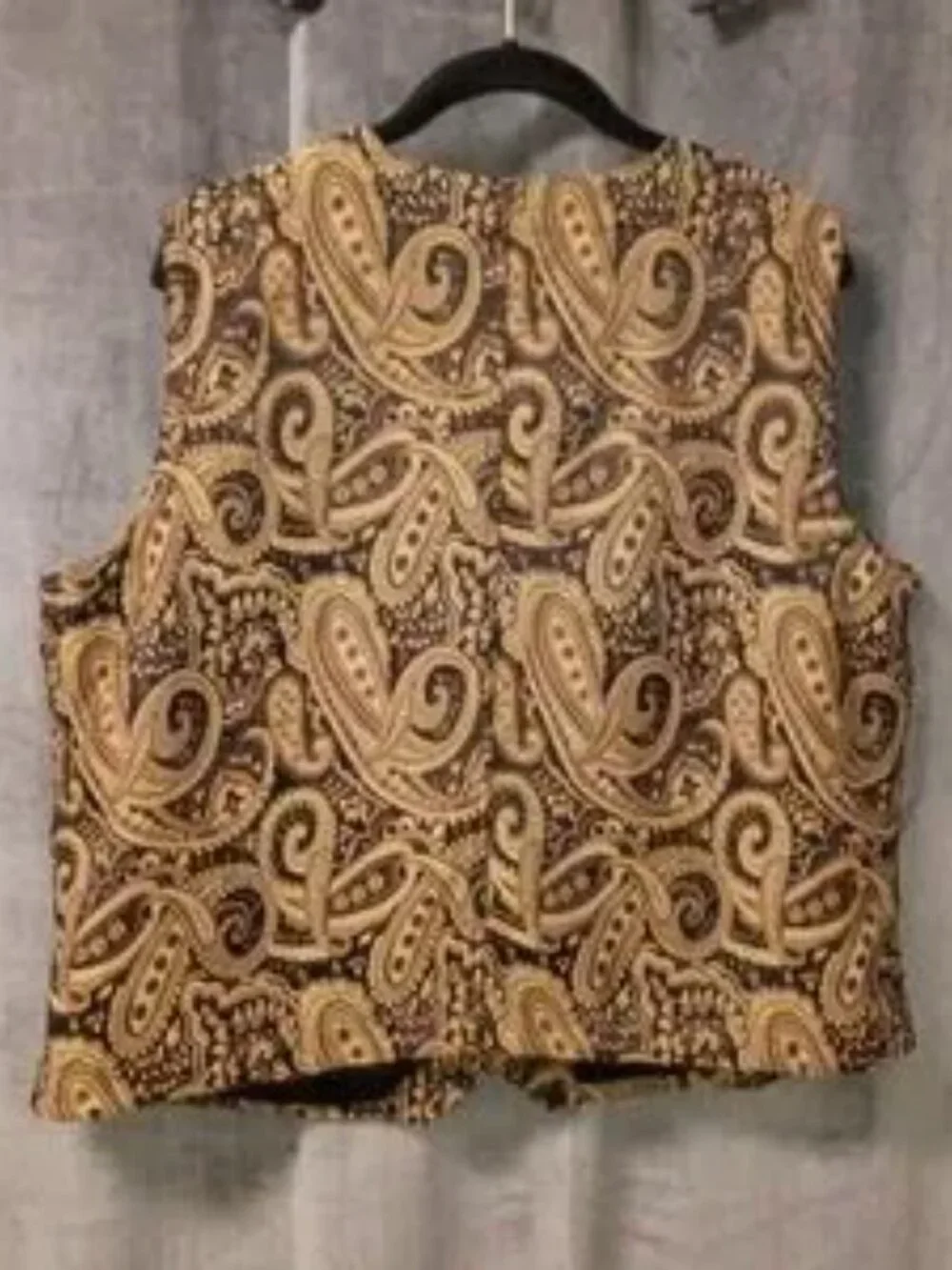 Chico's Women's Paisley V-Neck Sleeveless Top Gold and Black Size 3 (XL)